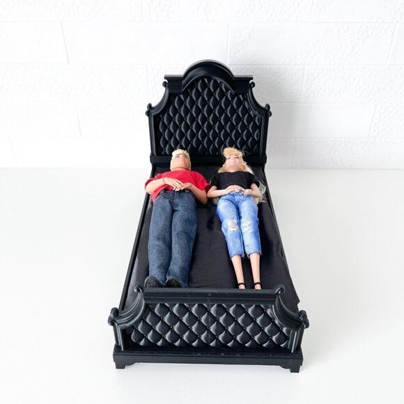 Black Tufted Miniature Chesterfield Bed Queen Size 1:6 Scale Barbie Dollhouse - Picture 5 of 6